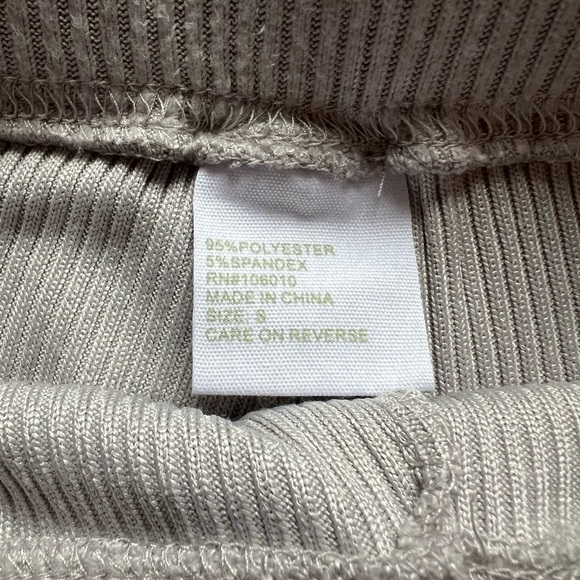 Softies Rib Dream Double V-neck Short Set Gray Women's Size S NWT - Picture 3 of 9